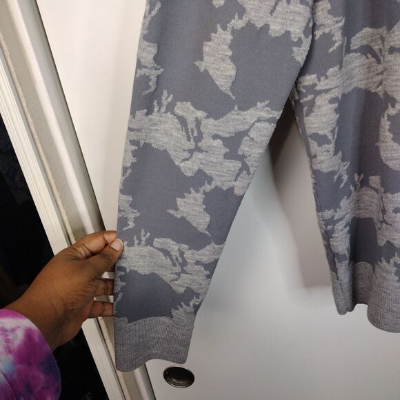 J Lindeberg 3D Camo Crew Neck Pullover Sweater Wool Blend Mens Size XXL Grey - Picture 3 of 8